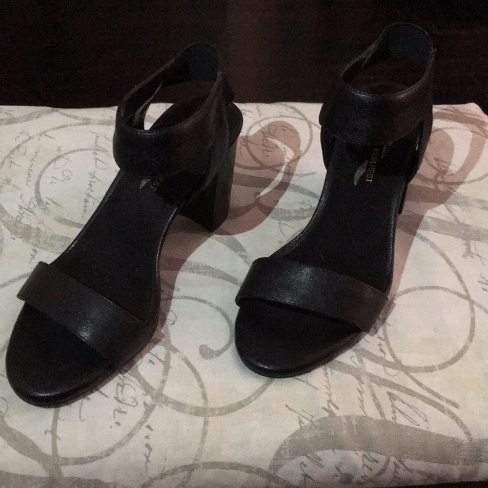 AEROSOLES A2 Black Heels